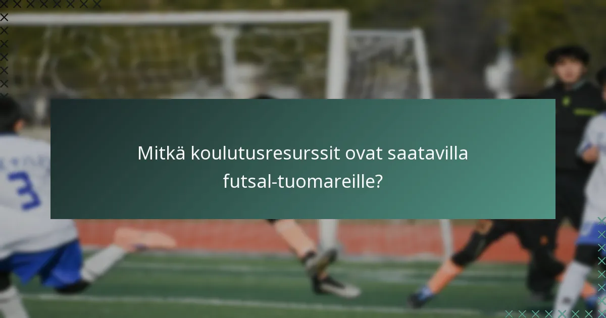 Mitkä koulutusresurssit ovat saatavilla futsal-tuomareille?